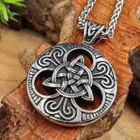 Halskette aus Edelstahl mit einem keltischen Knotent...