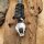 Paracord Schlüsselanhänger mit Wolfskopf aus Edelstahl - Farbe Schwarz