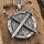 Edelstahl Halskette mit Wikinger Schild Anhänger verziert mit Schwerter - 60 cm