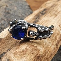 Skelett Ring "BEINAGRIND" aus Edelstahl mit blauem Zirkonia 55 (17,5) / 7 US