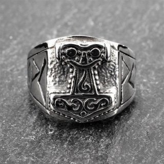 Thors Hammer Ring mit Runen aus Edelstahl 66 (21,0) / 11 US