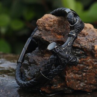 Schwarzfarbendes Kunstleder Armband mit einem Thors Hammer aus Edelstahl