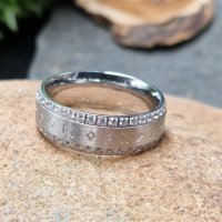 Runen Ring mit weißen Steinen aus Edelstahl