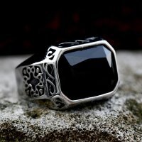 Ring "SVARTALF" aus Edelstahl mit schwarzem Stein