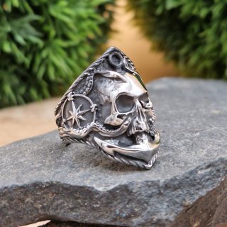Totenkopf  Ring verziert mit einem Anker aus Edelstahl