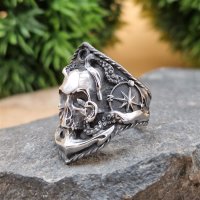 Totenkopf  Ring verziert mit einem Anker aus Edelstahl
