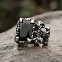 Fleur-de-Lys Ring aus Edelstahl mit schwarzen Glasstein