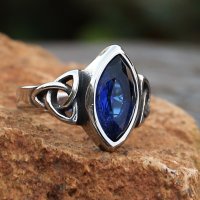 Keltischer Knoten Ring aus Edelstahl mit blauen Glasstein