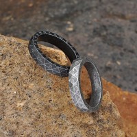 Silber geschwärzter Runen Ring aus Edelstahl