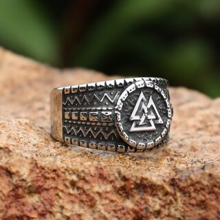 Runvaldr – Stainless Steel Ring with Valknut and Norse Ornamentation