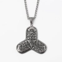 Hrafntangi – Viking Stainless Steel Pendant with Beast Heads & Chain