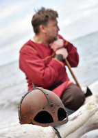 Der Gjermundbu Helm mit vernieteter Brünne, 2 mm Stahl Small: 58 cm x 20,5 cm x 17 cm 2,6 kg
