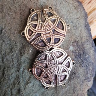Gewandhaken der Kelten in Gestalt von zwei keltischen Knoten