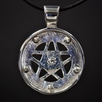 Keltisches Pentagramm Amulett mit schwarzen Steinen - aus Edelstahl