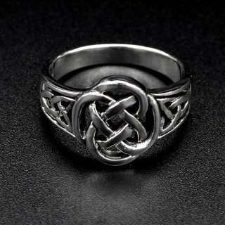 Ring aus 925 Sterling Silber mit keltischen Muster verziert