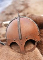 Der Gjermundbu Helm mit vernieteter Brünne, 2 mm Stahl Medium: 62 cm x 22 cm x 19 cm 2,9 kg
